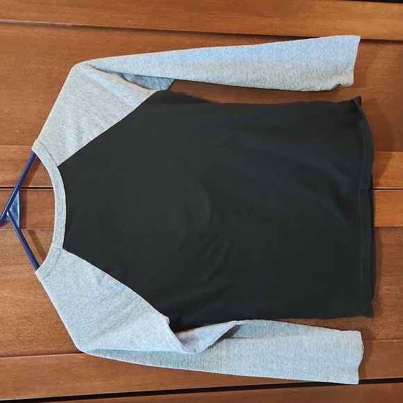 Boys Spiderman size 8 long sleeve shirt - Picture 4 of 4